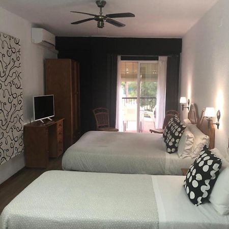 Hostal Victoria Altura Exterior photo